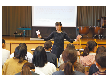 敷地内にある付属幼稚園での主体的・対話的な学び写真