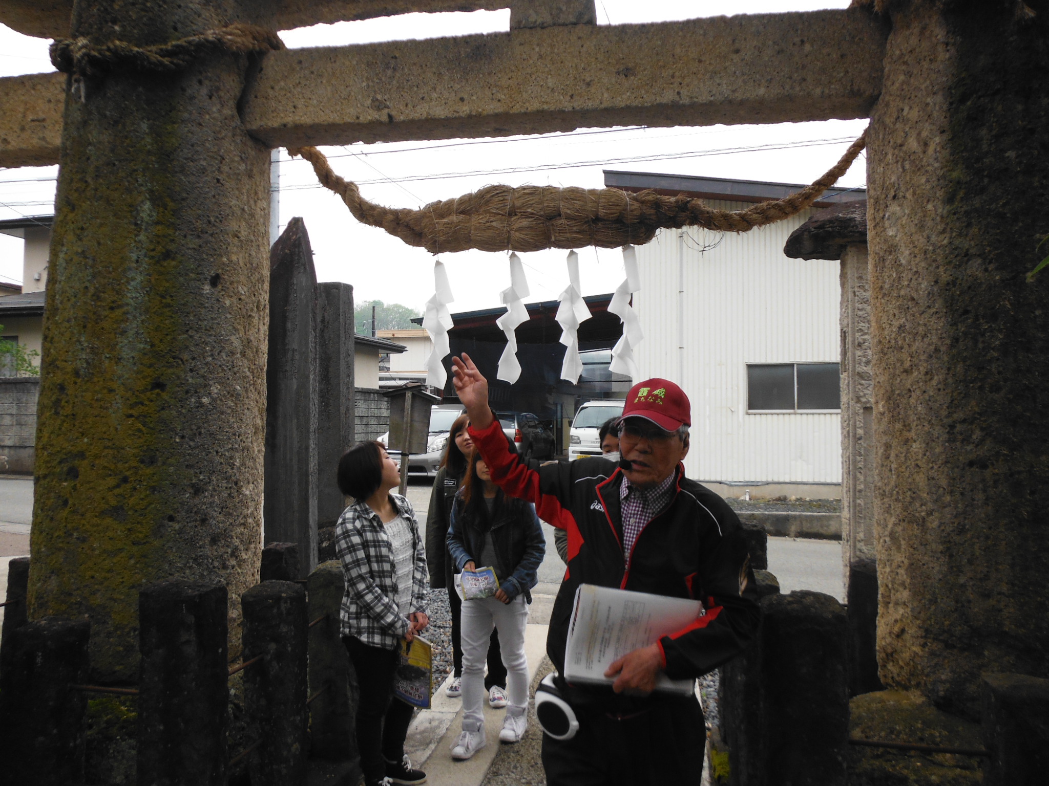 八幡神社石鳥居.JPG