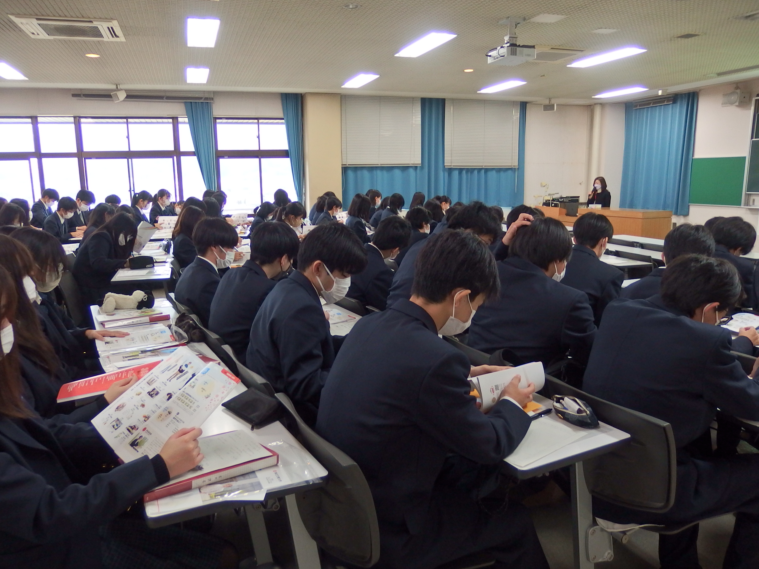 山形県立鶴岡中央高等学校の１年生が来学しました