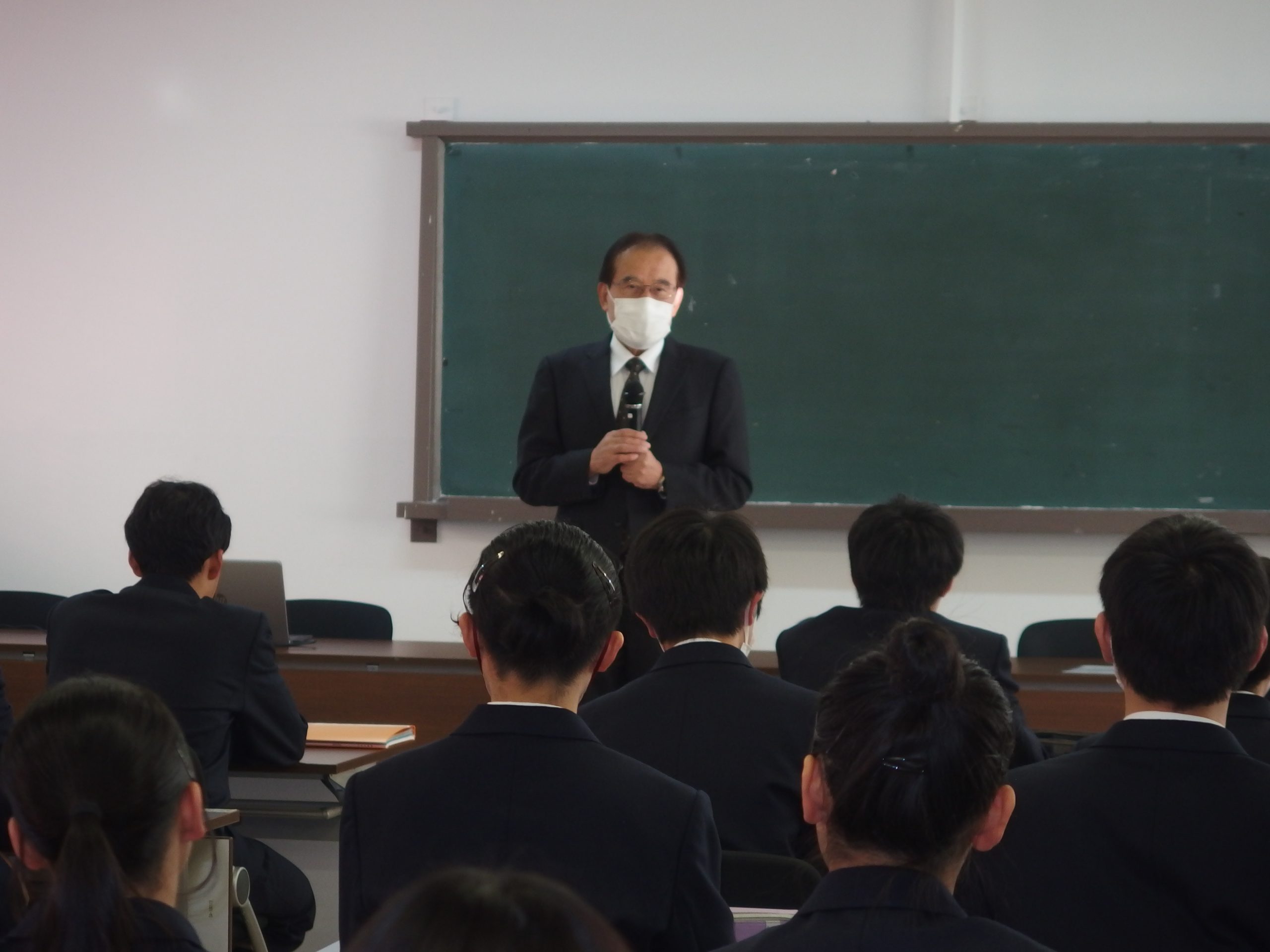 山形県立鶴岡中央高等学校の1年生が来学しました
