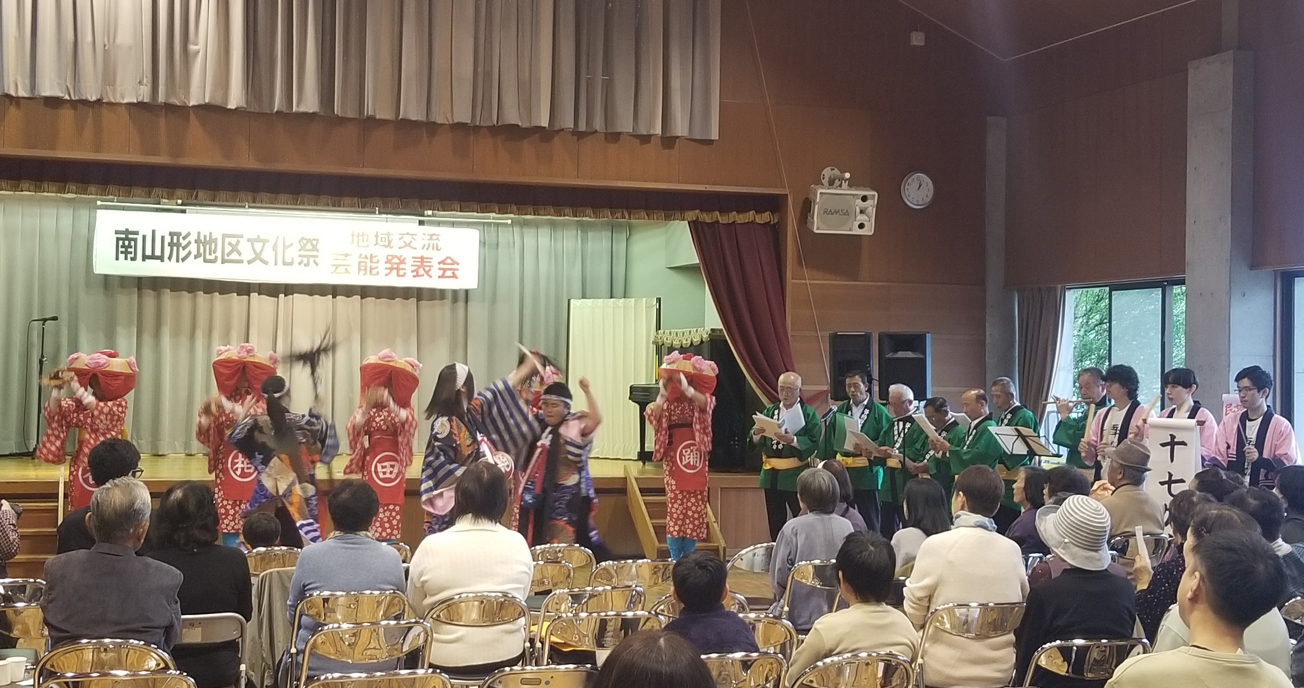 民俗芸能サークル「舞」が南山形地区文化祭にて谷柏田植踊を披露しました