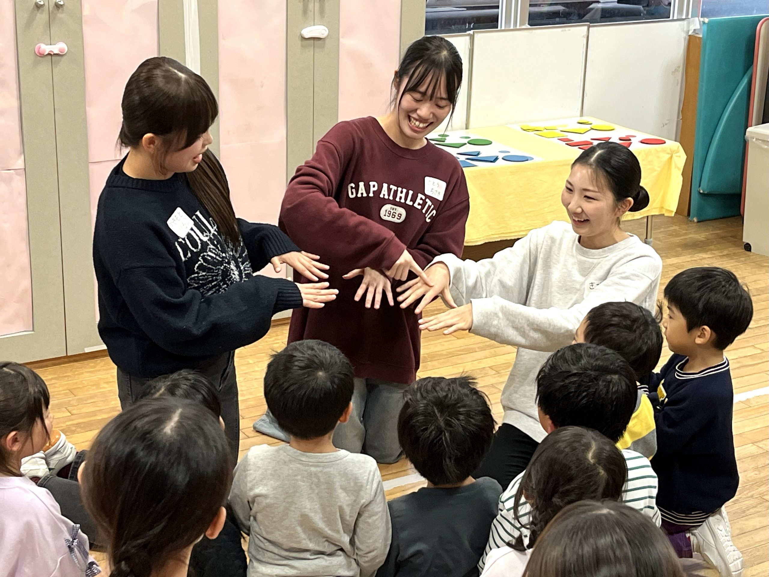 付属幼稚園で第 2 回子ども学科正課外活動「伝承あそび」を行いました