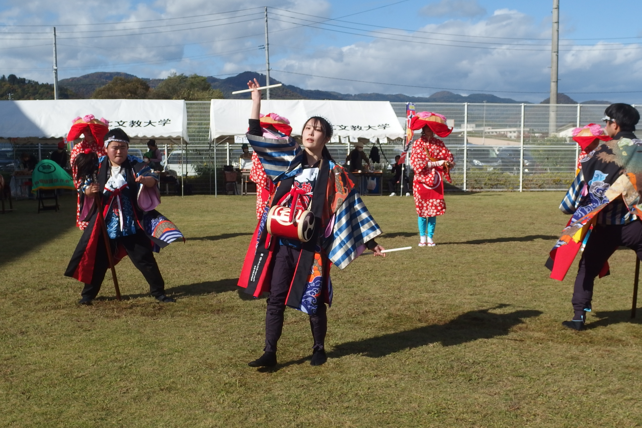 民俗芸能サークル「舞」が大学祭にて谷柏田植踊を披露しました