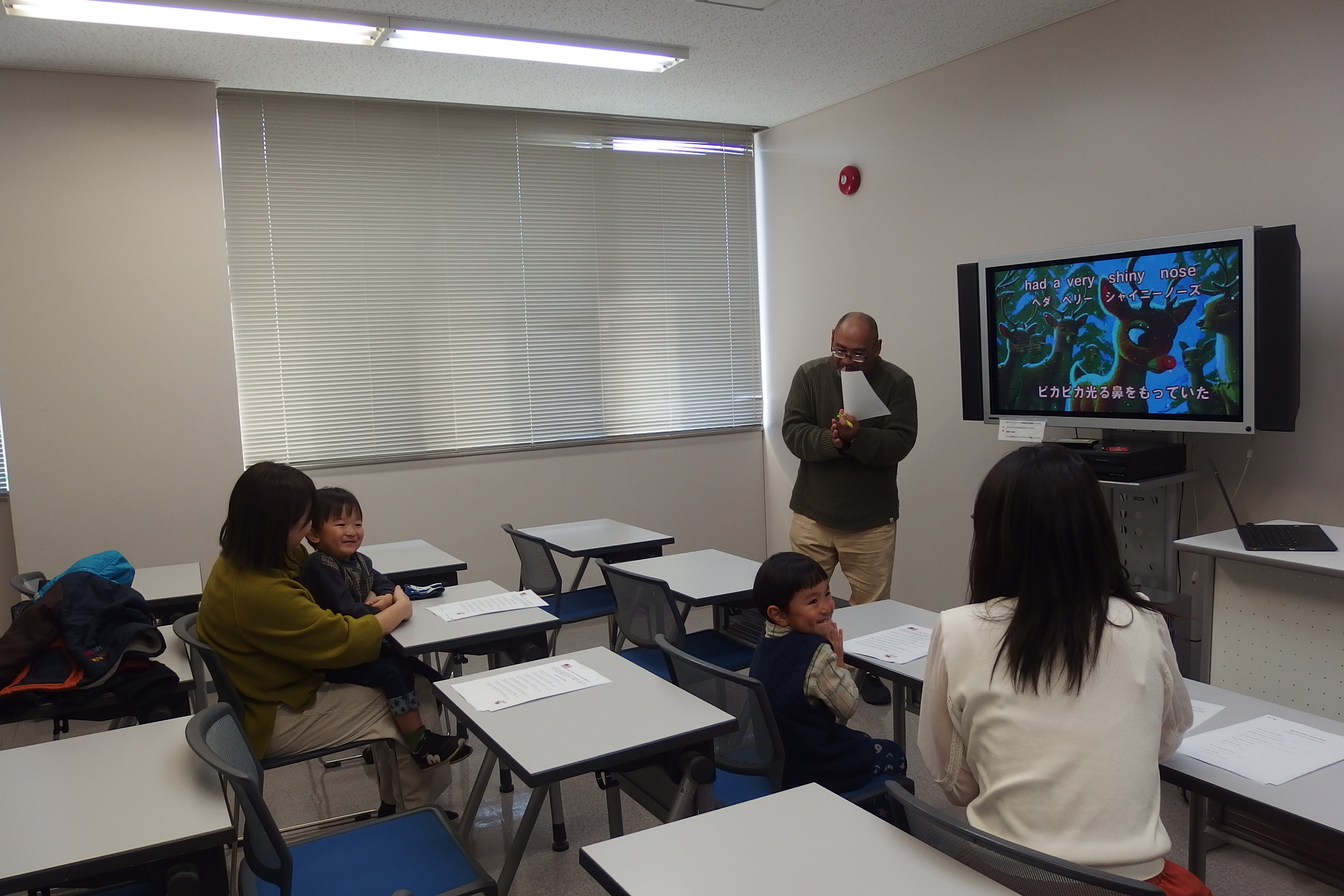 市民公開講座「Learning English through Songs」を開催しました