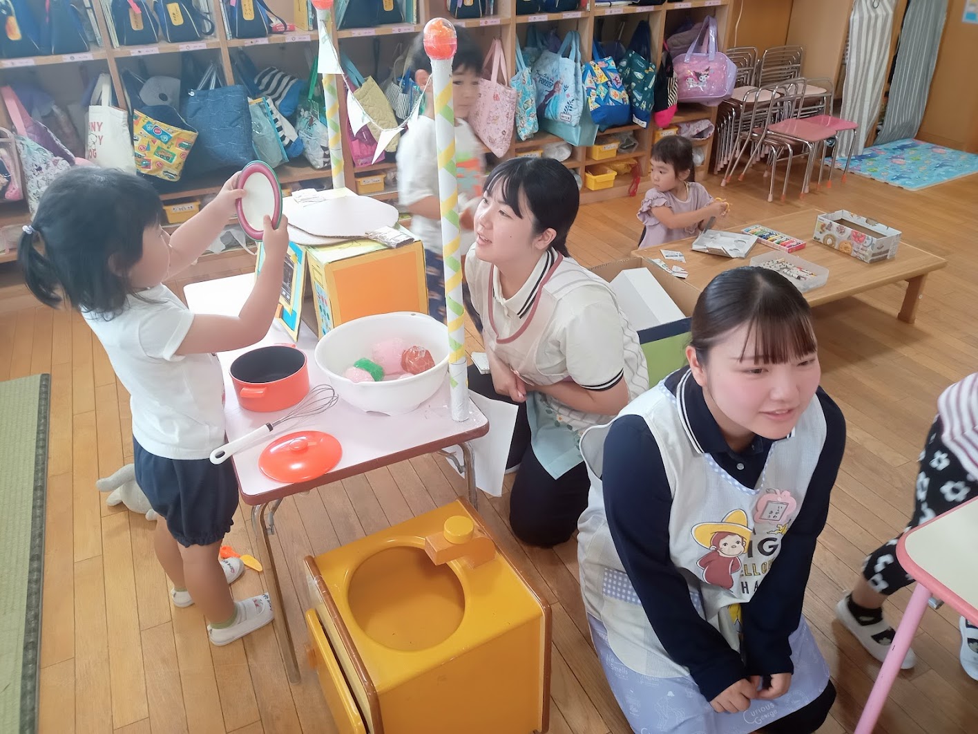 子ども学科1年生が付属幼稚園にて体験学習を行いました