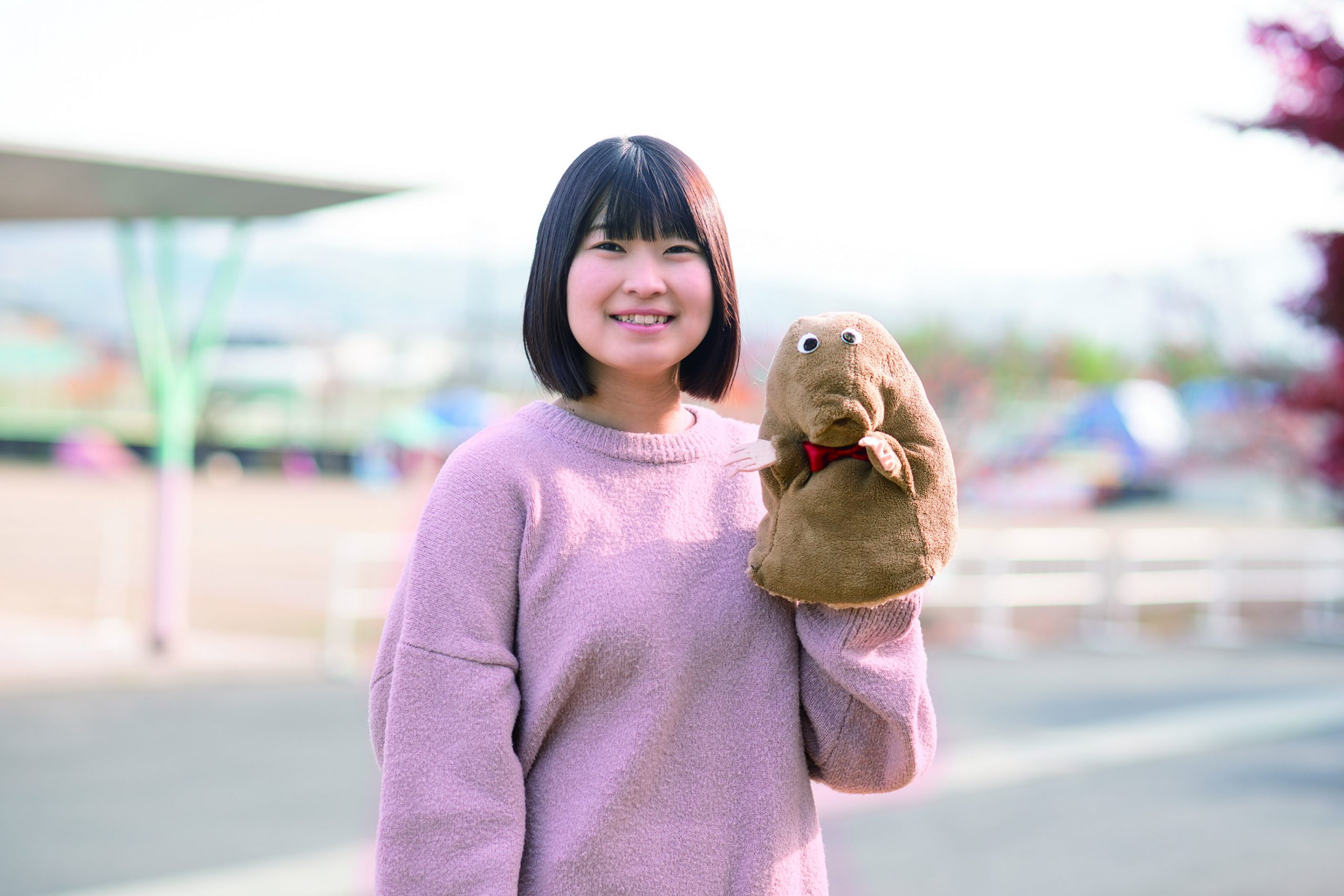 もぐらを持ってる写真