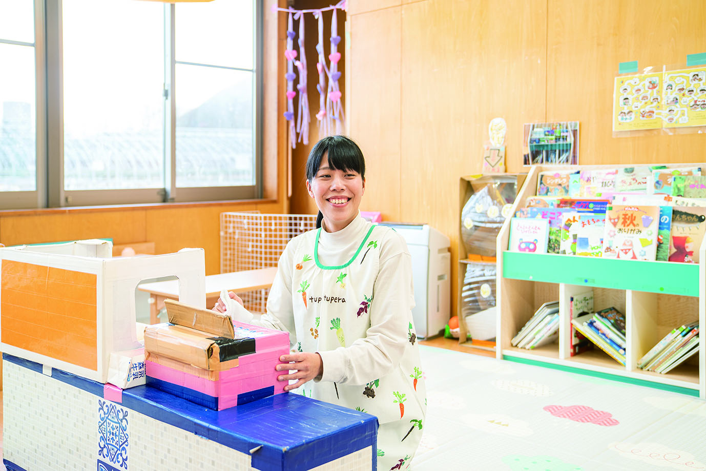 教室内で笑顔の写真