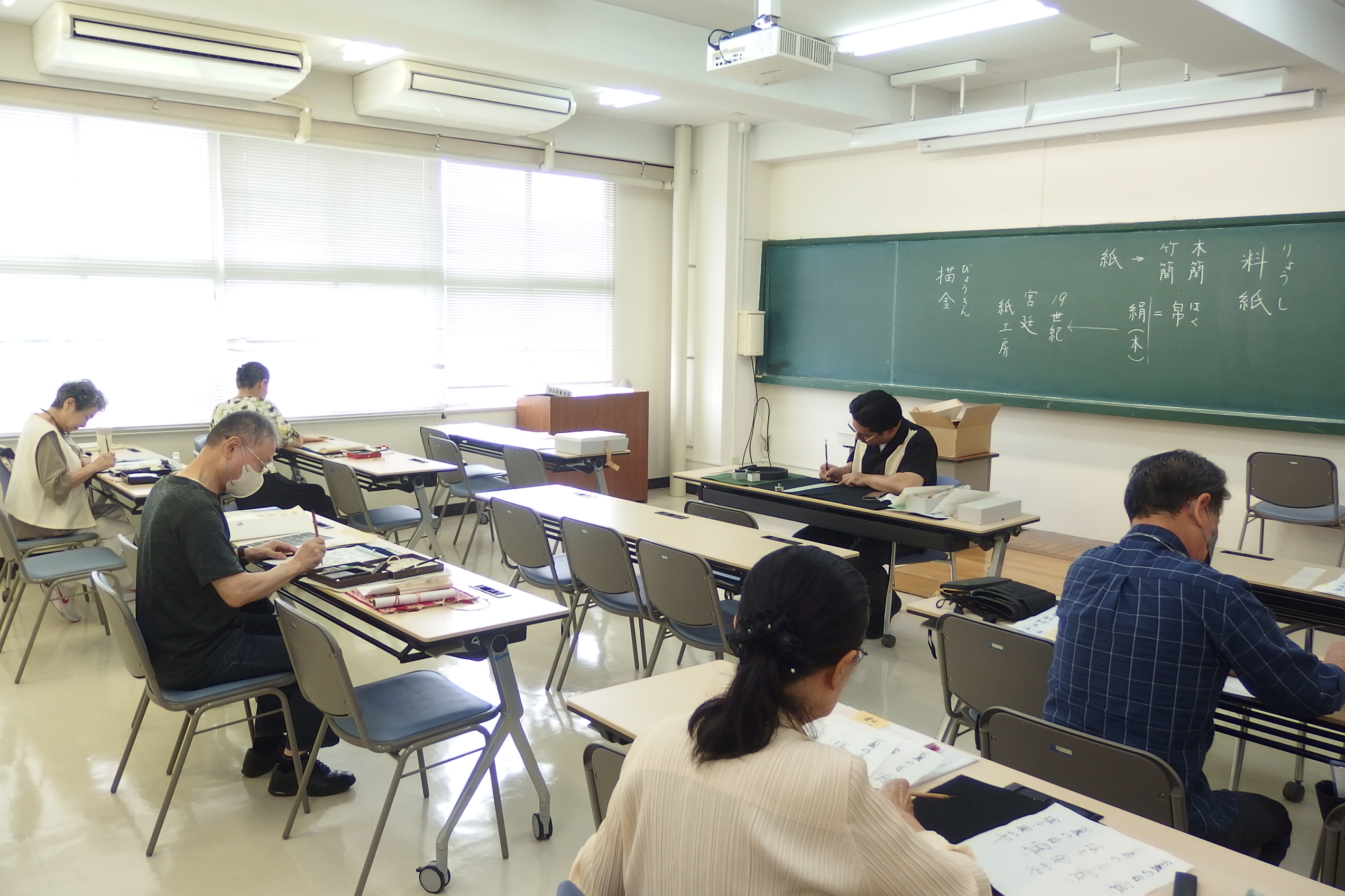 市民公開講座「小筆で憩う書道」が開催されました